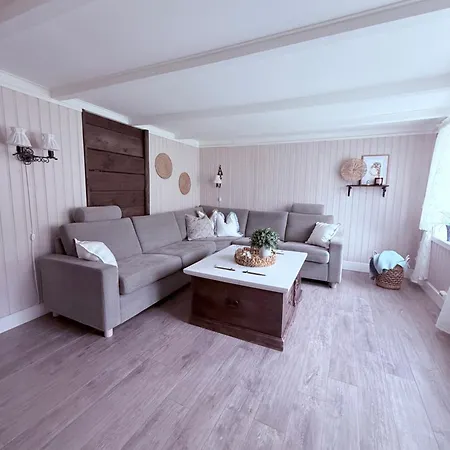 Cozy Seaside Cabin In The Heart Of Bud דירה *