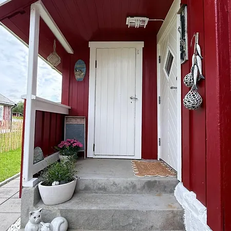 Cozy Seaside Cabin In The Heart Of Bud * Bud