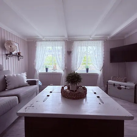דירה Cozy Seaside Cabin In The Heart Of Bud *