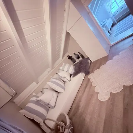 Cozy Seaside Cabin In The Heart Of Bud Bud