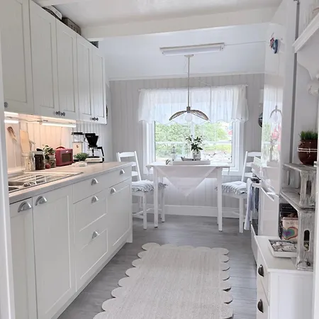 דירה Cozy Seaside Cabin In The Heart Of Bud *