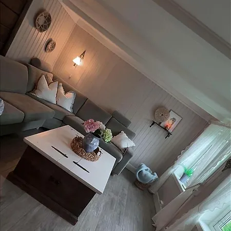 דירה Cozy Seaside Cabin In The Heart Of Bud Bud